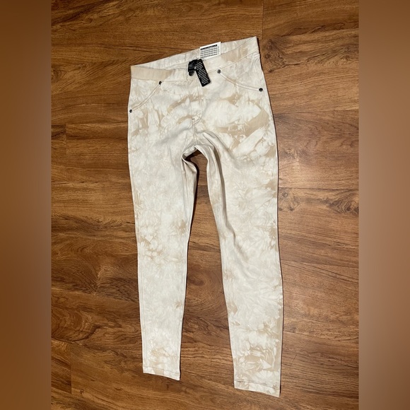 3/$15 NWT HUE skimmer tie dye denim SMOG Beige white leggings size medium $45 - Picture 1 of 6